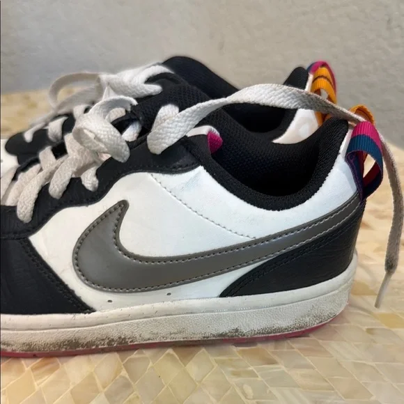 Nike Black and White Sneakers Classic Low-Top Design 3.5 y - Picture 8 of 14